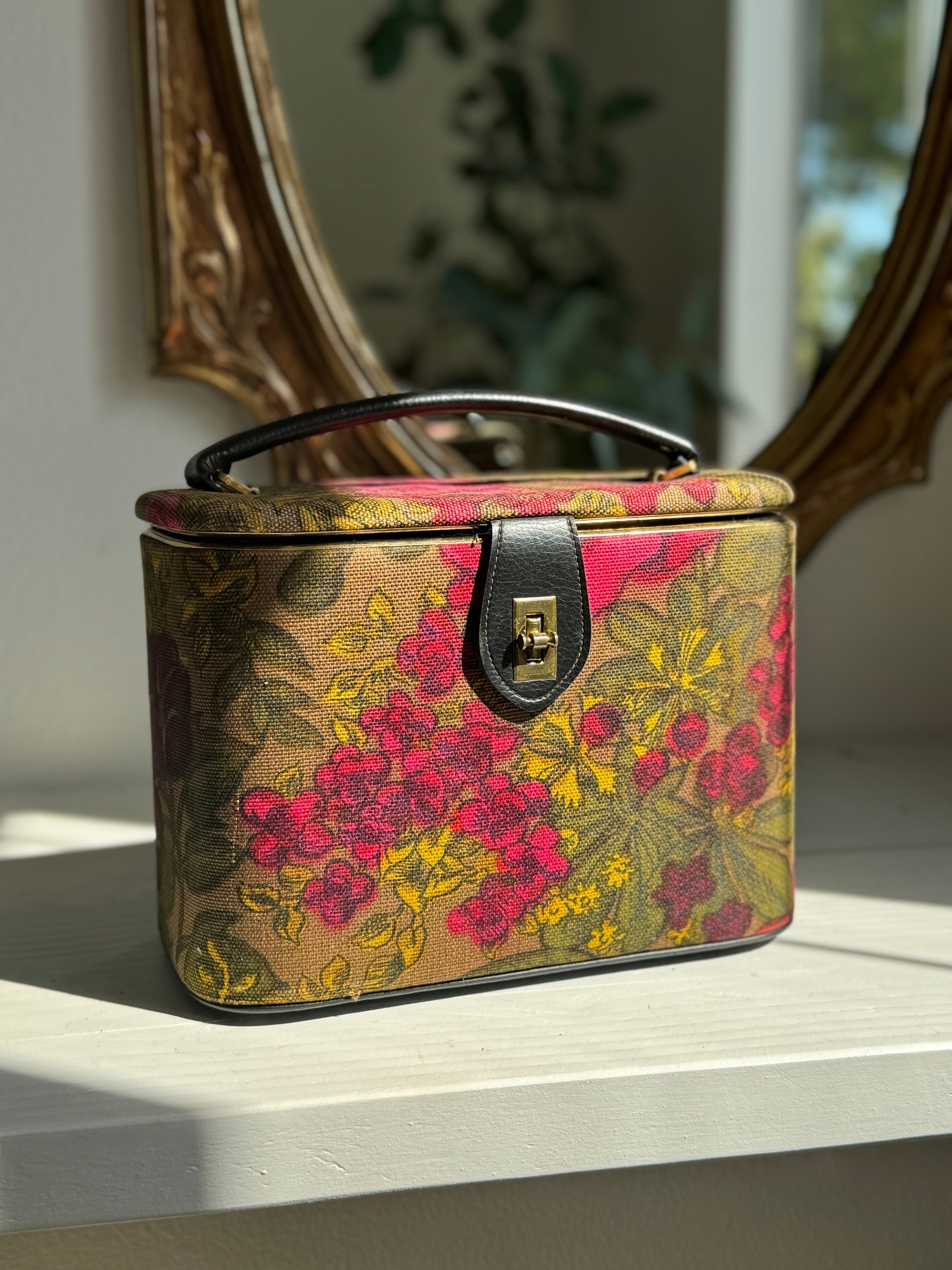 Vintage Makeup Train Case Floral Print - Main Image